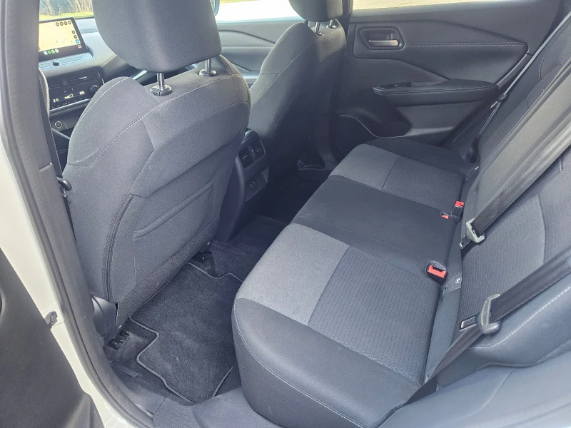 Nissan Qashqai 1.3 DiG-T, снимка 6 - Автомобили и джипове - 53157579