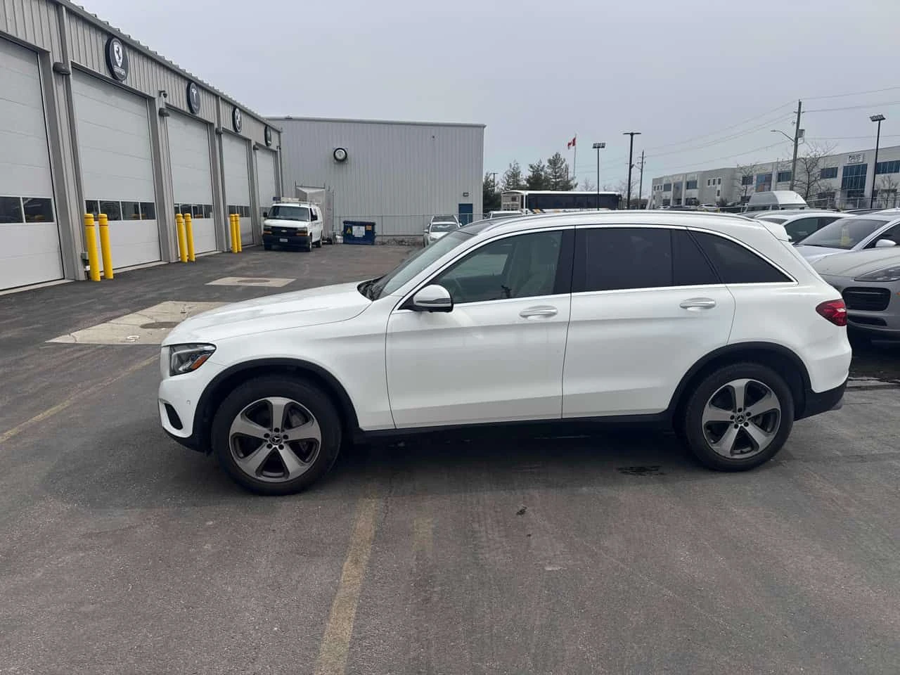Mercedes-Benz GLC 300 CARFAX/ПАНОРАМА/ПОДГРЕВИ, снимка 3 - Автомобили и джипове - 54057694
