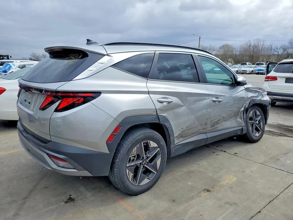 Hyundai Tucson, снимка 3 - Автомобили и джипове - 54825370