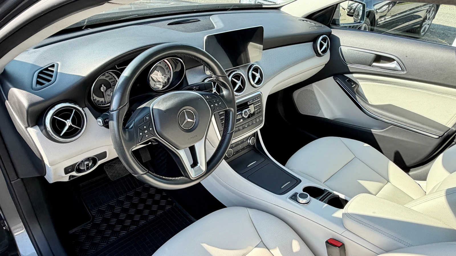 Mercedes-Benz GLA 250 4Matic ���������, ���������! Navi, PDC, Bi-Xenon,  | Mobile.bg � ����������� 10