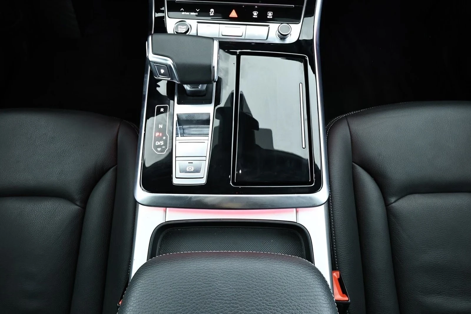 Audi Q8 45 TDI / QUATTRO / BLACK OPTIC/ MATRIX/ HUD/ 360/, снимка 13 - Автомобили и джипове - 56079751