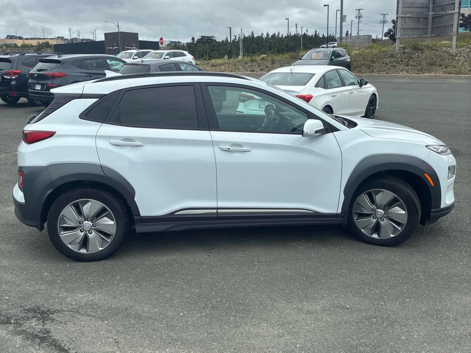 Hyundai Kona * Preferred * АВТОКРЕДИТ * ОТ ПРЕДСТАВИТЕЛСТВО, снимка 4 - Автомобили и джипове - 56099076