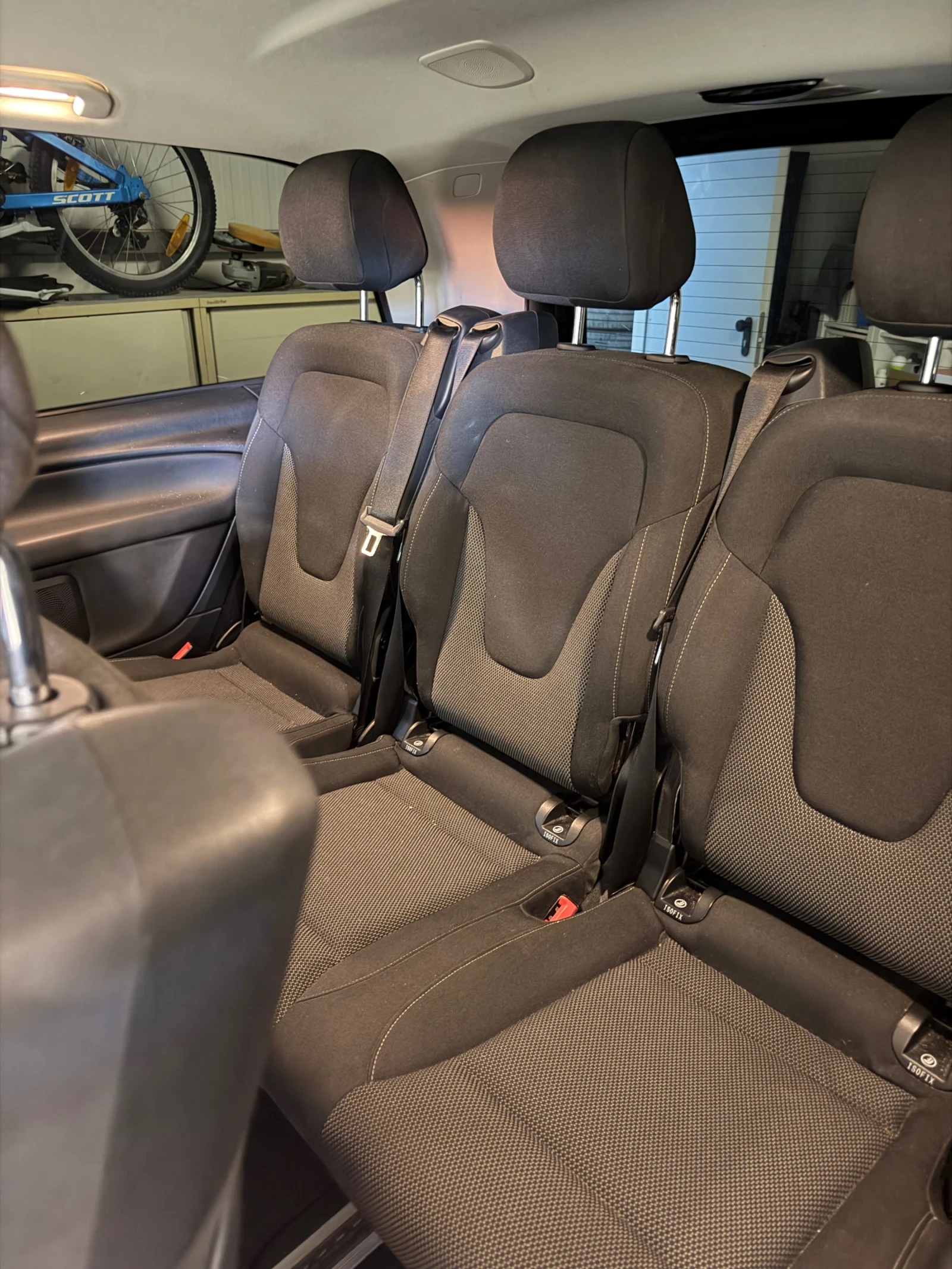 Mercedes-Benz V 250  - изображение 9