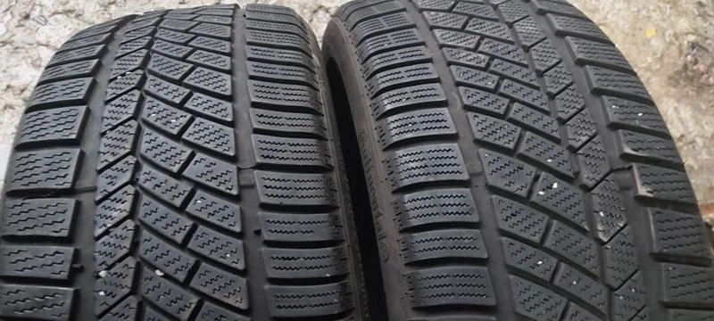 Гуми Зимни 235/40R19, снимка 1 - Гуми и джанти - 34696582