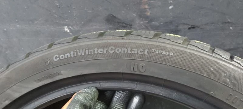 Гуми Зимни 235/40R19, снимка 6 - Гуми и джанти - 34696582