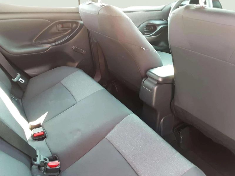 Toyota Yaris 1.5 VVT, снимка 9 - Автомобили и джипове - 51360113