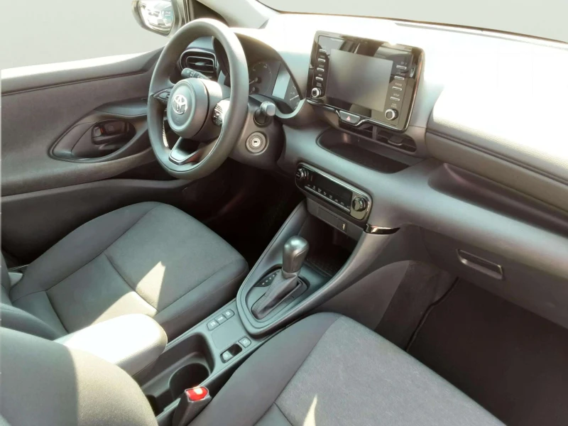 Toyota Yaris 1.5 VVT, снимка 11 - Автомобили и джипове - 51360113