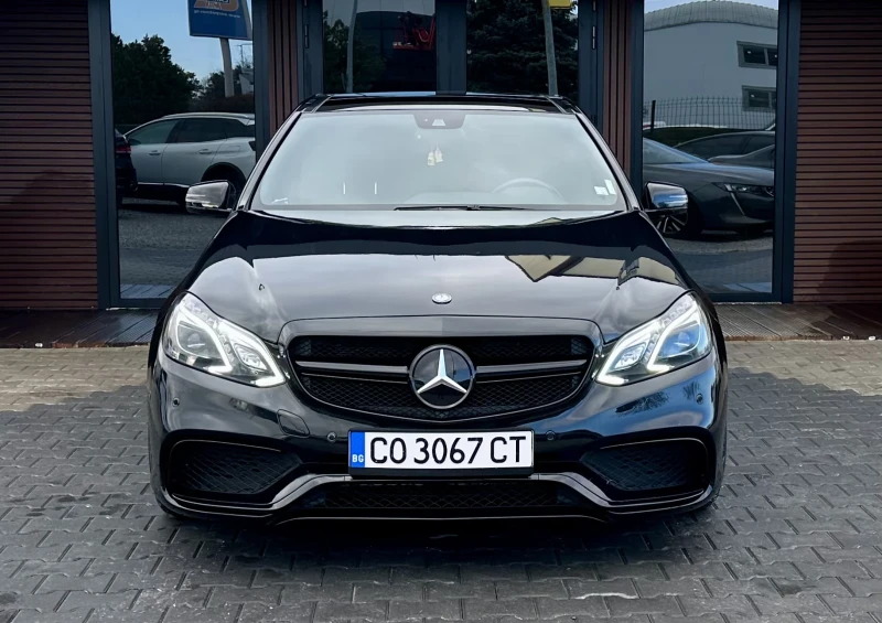Mercedes-Benz E 500 AMG/388кс/Обдух./KeyLess/Pano./HarmanKardon/Лизинг, снимка 2 - Автомобили и джипове - 52775019