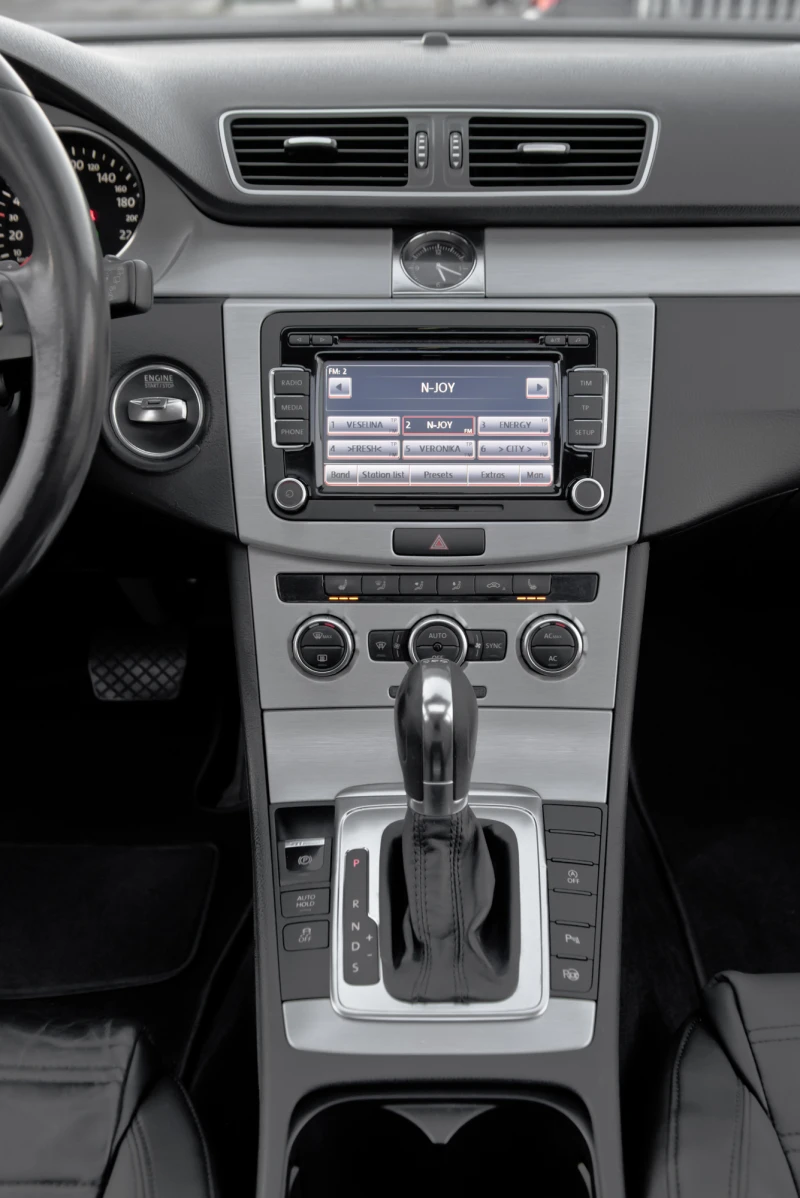 VW Passat 2.0tdi Full 140ks, снимка 14 - Автомобили и джипове - 52909092