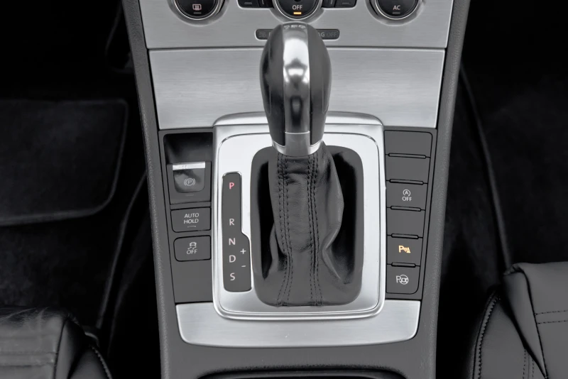 VW Passat 2.0tdi Full 140ks, снимка 15 - Автомобили и джипове - 52909092