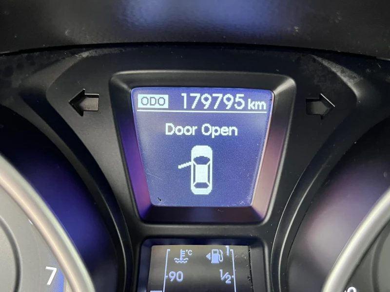 Hyundai I30 1.4i, снимка 11 - Автомобили и джипове - 53143249