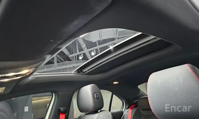 Mercedes-Benz A 35 4Matic | Sedan | Camera | LED | Шибидах | , снимка 13 - Автомобили и джипове - 55640832