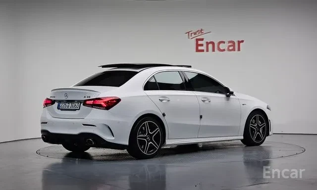 Mercedes-Benz A 35 4Matic | Sedan | Camera | LED | Шибидах | , снимка 3 - Автомобили и джипове - 55640832