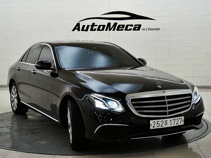 Mercedes-Benz E 220 4MATIC - САМО 30% АВАНС, снимка 4 - Автомобили и джипове - 55926904