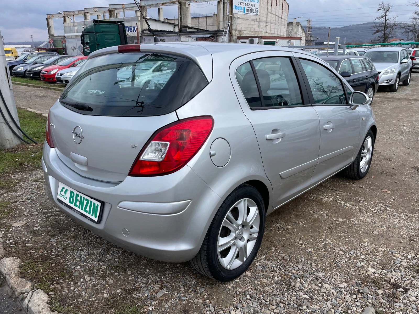 Opel Corsa 1.2I-ITALIA - изображение 8