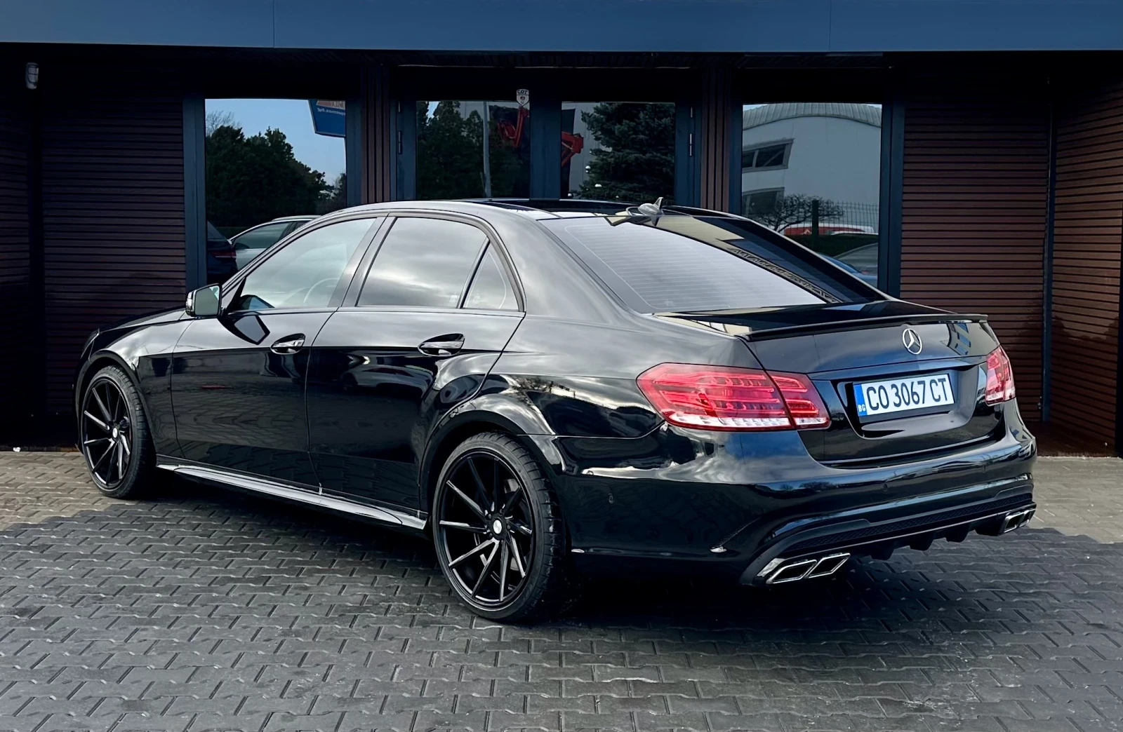 Mercedes-Benz E 500 AMG/388кс/Обдух./KeyLess/Pano./HarmanKardon/Лизинг - изображение 5