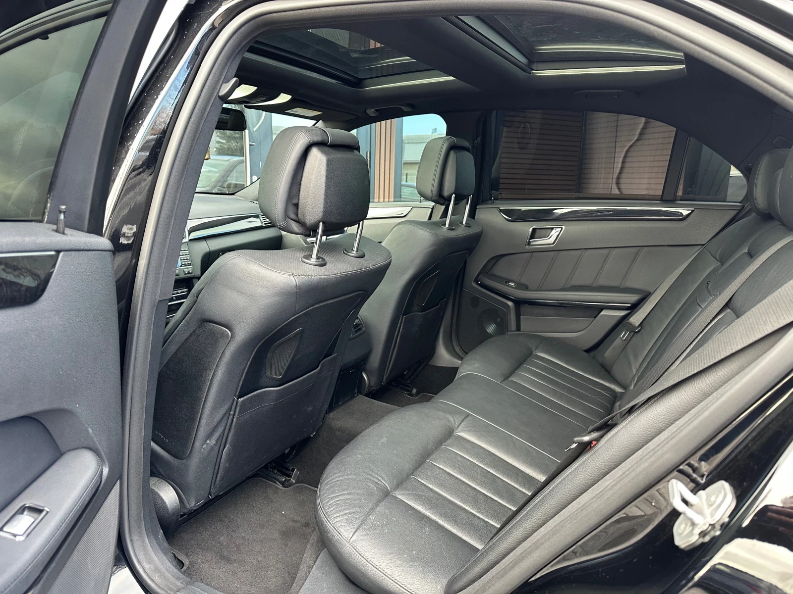 Mercedes-Benz E 500 AMG/388кс/Обдух./KeyLess/Pano./HarmanKardon/Лизинг - изображение 8