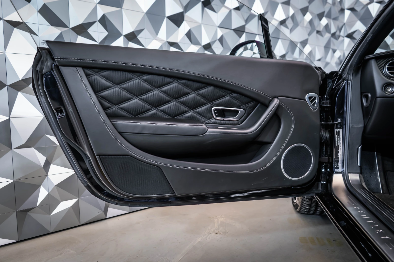 Bentley Continental gt V8 Mulliner Keyless* Soft-Close* Massage*  - изображение 7