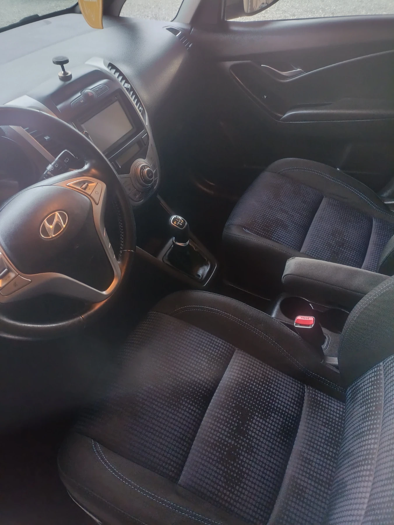 Hyundai Ix20 1.4TDCI, снимка 15 - Автомобили и джипове - 53880689