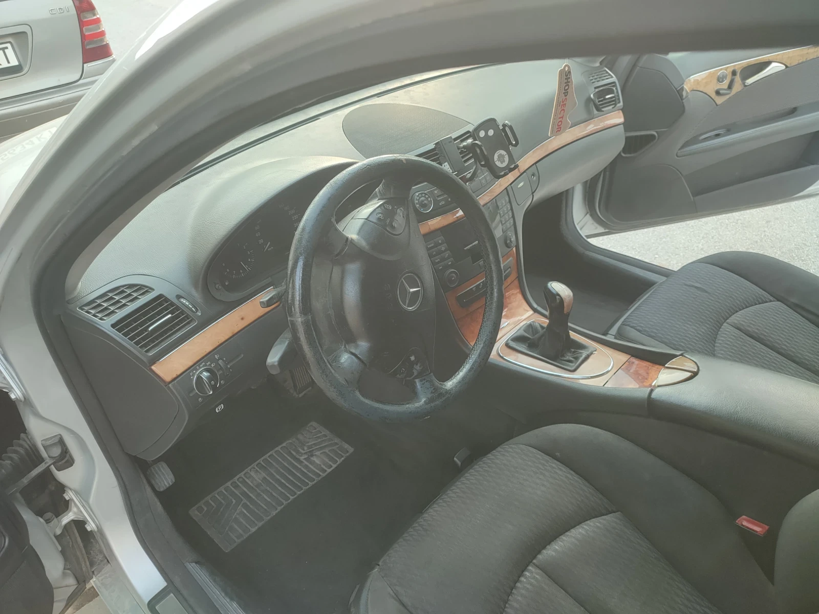 Mercedes-Benz E 270, снимка 8 - Автомобили и джипове - 54571163