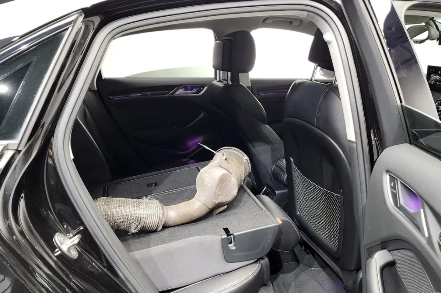 Audi S3 2.0 TFSI V8* КОЖА* ПОДГРЕВ* НАВИ* ПАНО, снимка 11 - Автомобили и джипове - 54209568