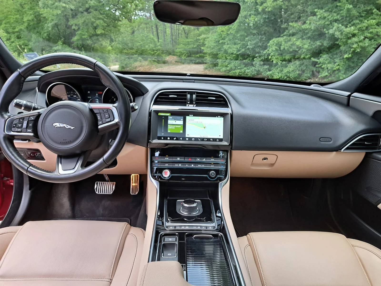 Jaguar XE, снимка 6 - Автомобили и джипове - 54409734