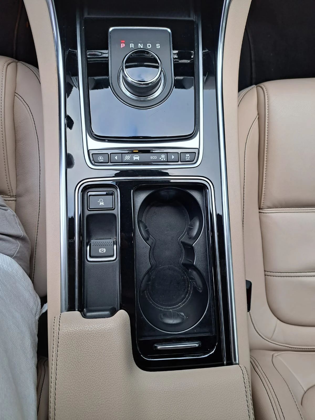 Jaguar XE, снимка 7 - Автомобили и джипове - 54409734