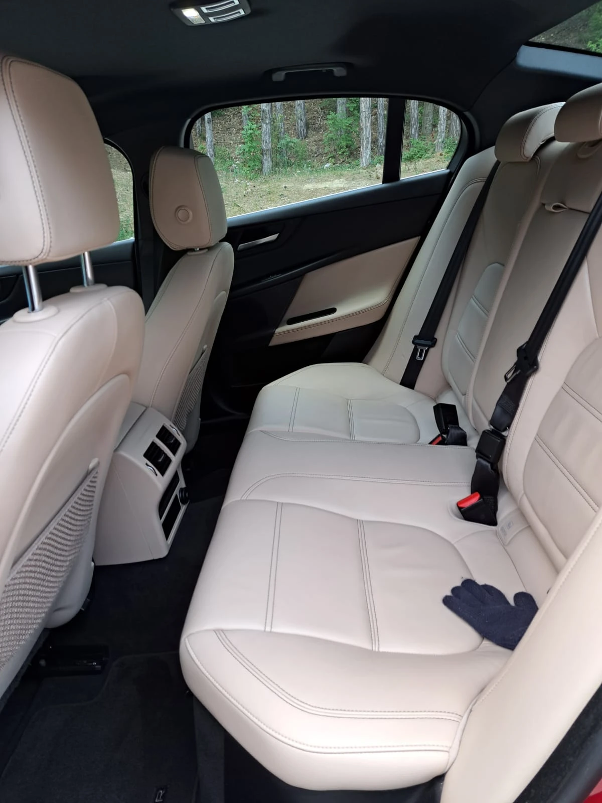 Jaguar XE, снимка 11 - Автомобили и джипове - 54409734