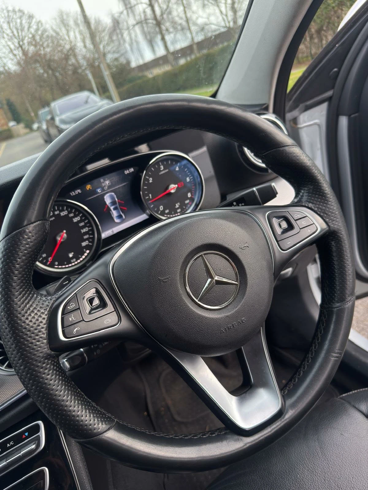 Mercedes-Benz E 200 Седан, снимка 3 - Автомобили и джипове - 54795858