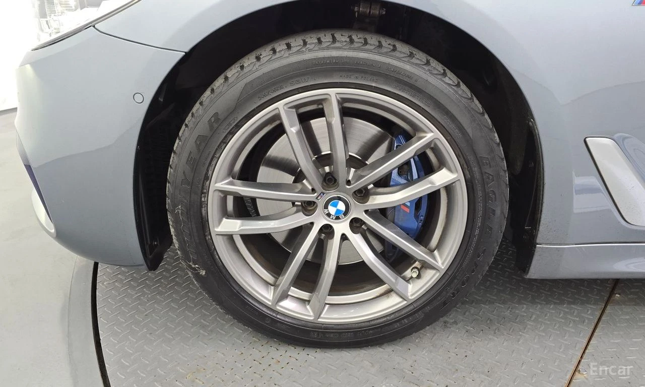 BMW 530 M* SPORT* XDRIVE* ОБДУХВАНЕ* ХЕДЪП* 360КАМЕРА* , снимка 5 - Автомобили и джипове - 55103673