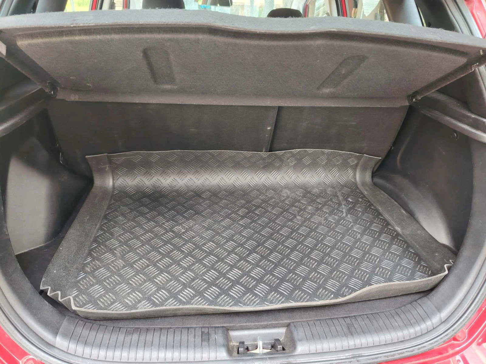 Hyundai Ix20, снимка 8 - Автомобили и джипове - 55197261