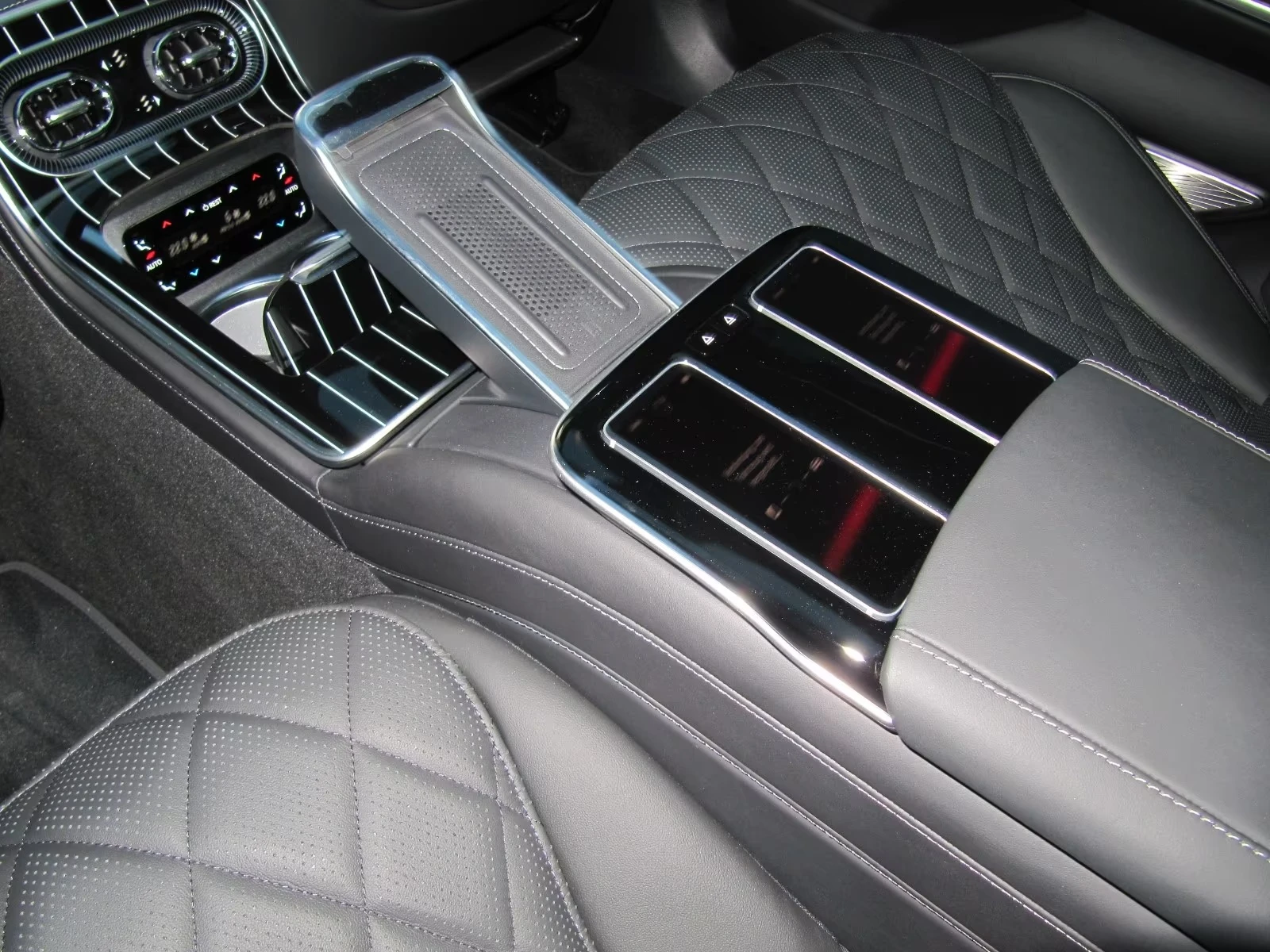 Mercedes-Benz S 580 FACELIFT LONG 4-MATIC AMG FIRST-CLASS DESIGNO PANO, снимка 15 - Автомобили и джипове - 55408928