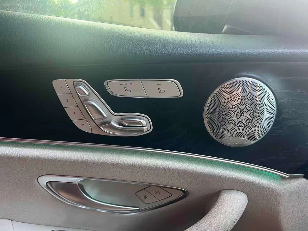 Mercedes-Benz E 300 /DISTRONIC / 360 / BURMESTER / CARFAX , снимка 11 - Автомобили и джипове - 55590827
