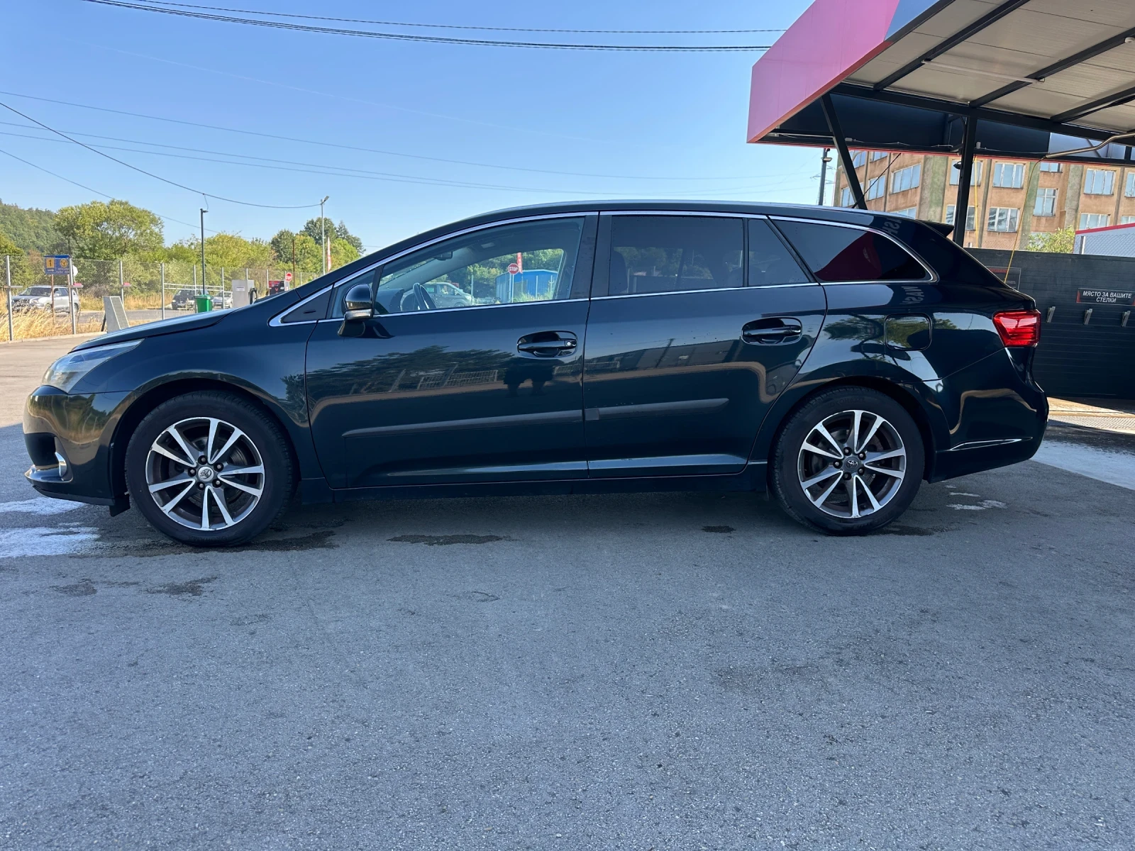 Toyota Avensis 1.8-BUISNESS+ FaceLift-КОЖА+ ПОДГРЕВ-1Г-Гаранция!, снимка 2 - Автомобили и джипове - 55633563