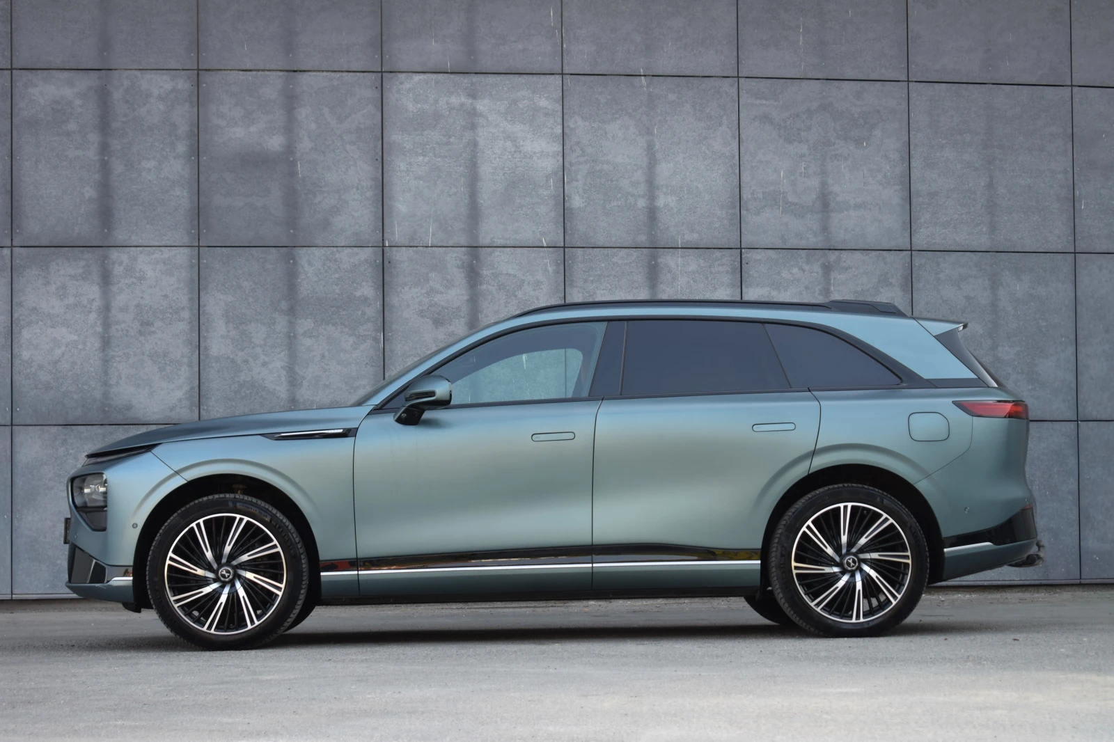 Xpeng G9 Perormance AWD 98KWh, снимка 6 - Автомобили и джипове - 55727852