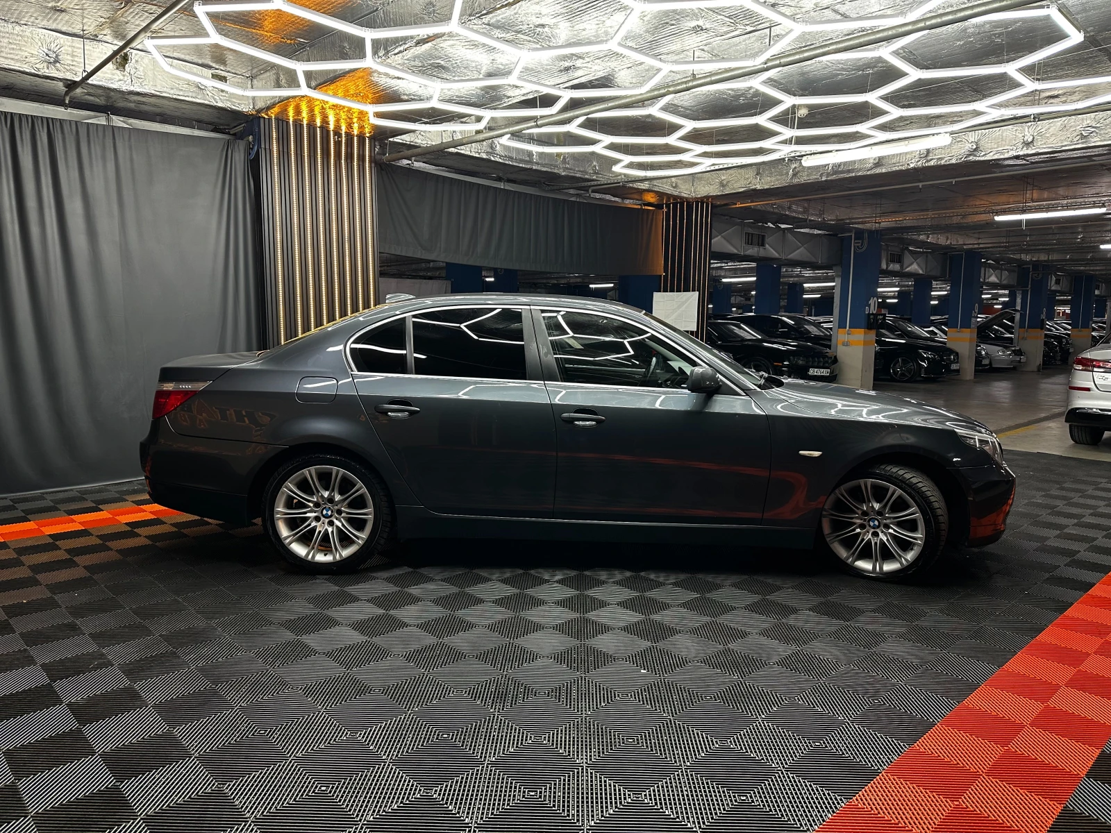 BMW 530 facelift/3.0i 218 к.с. , снимка 4 - Автомобили и джипове - 56656772
