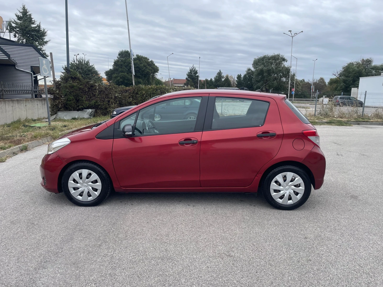 Toyota Yaris 97 хил километра , снимка 3 - Автомобили и джипове - 56713496
