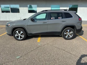 Обява за продажба на Jeep Cherokee LIMITED 2.0L CARFAX * * АВТО КРЕДИТ * *  ~41 999 лв. - изображение 2