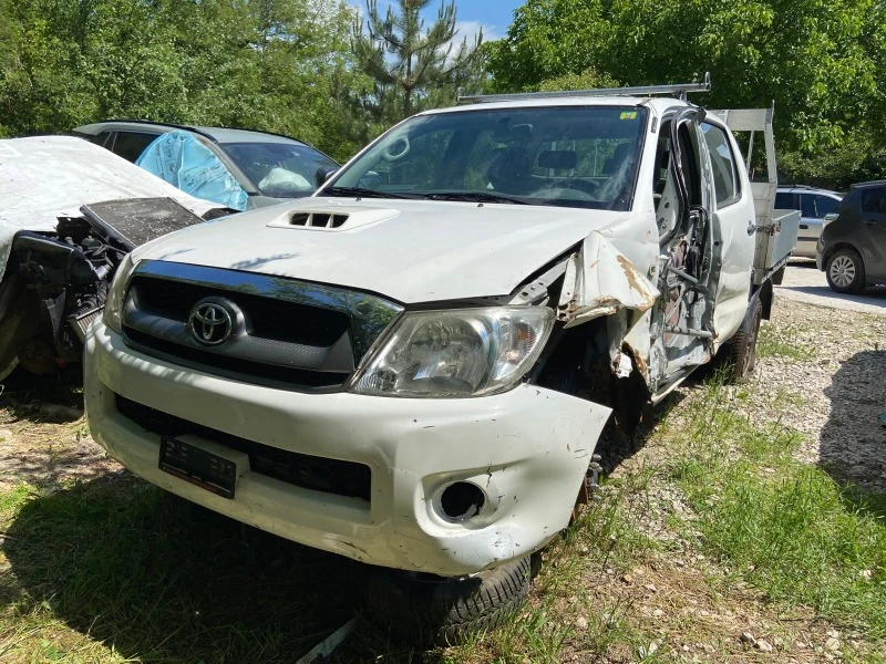 Toyota Hilux 2.5 D4D 4X4 Швейцария, снимка 8 - Автомобили и джипове - 45819010