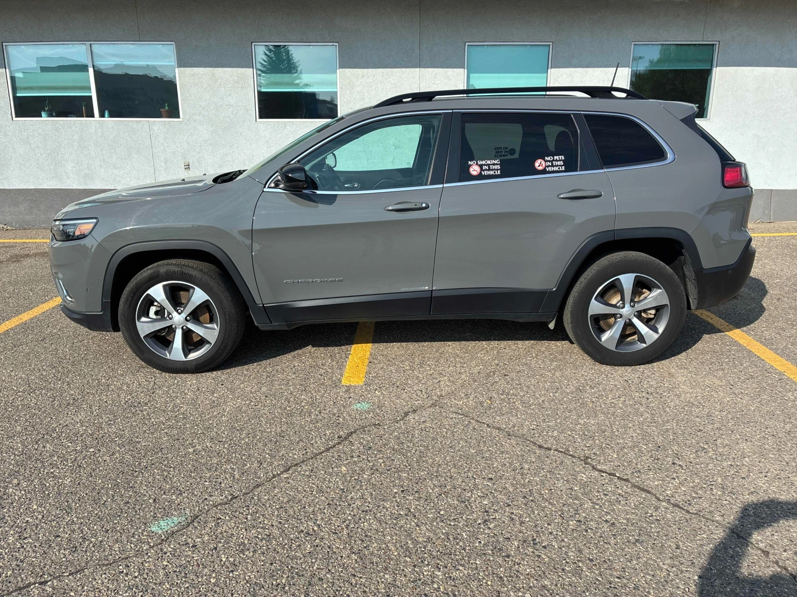 Jeep Cherokee LIMITED 2.0L CARFAX * * АВТО КРЕДИТ * *  - изображение 3