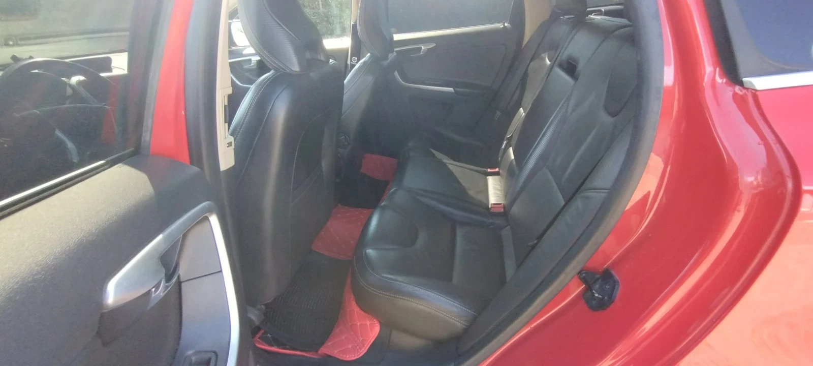 Volvo XC60  D5 AWD R-Design, снимка 10 - Автомобили и джипове - 55769386