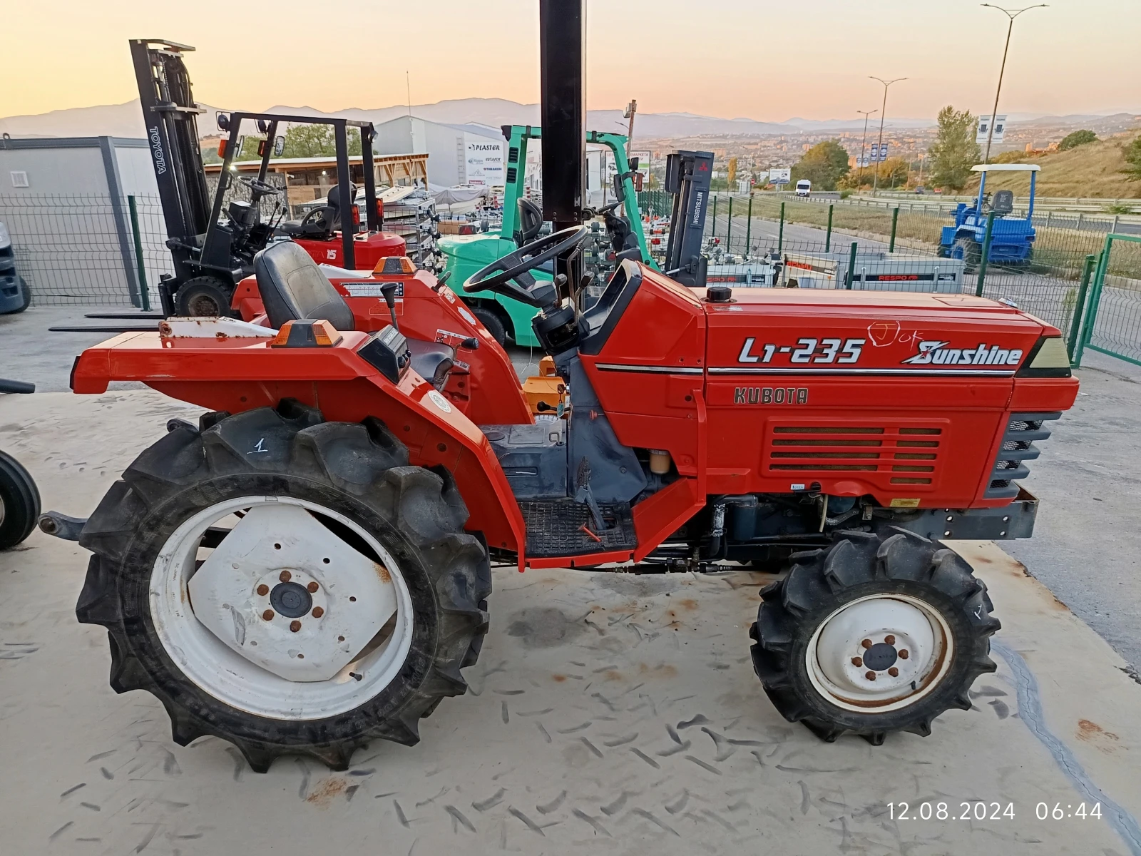 Трактор Kubota 24к.с. 4х4 - изображение 6