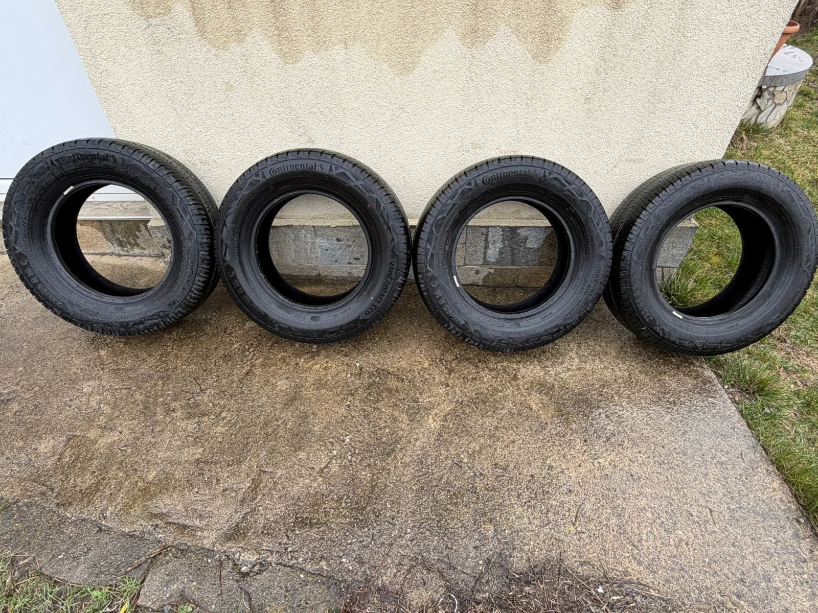 Гуми Летни 235/65R16, снимка 2 - Гуми и джанти - 54125129