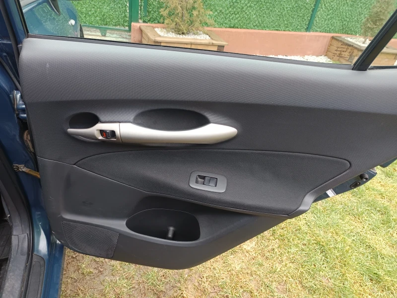Toyota Auris, снимка 15 - Автомобили и джипове - 53391926