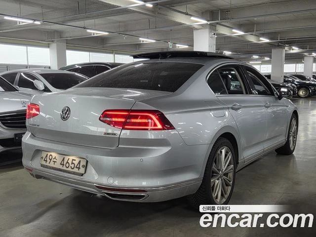 VW Passat, снимка 4 - Автомобили и джипове - 56081416