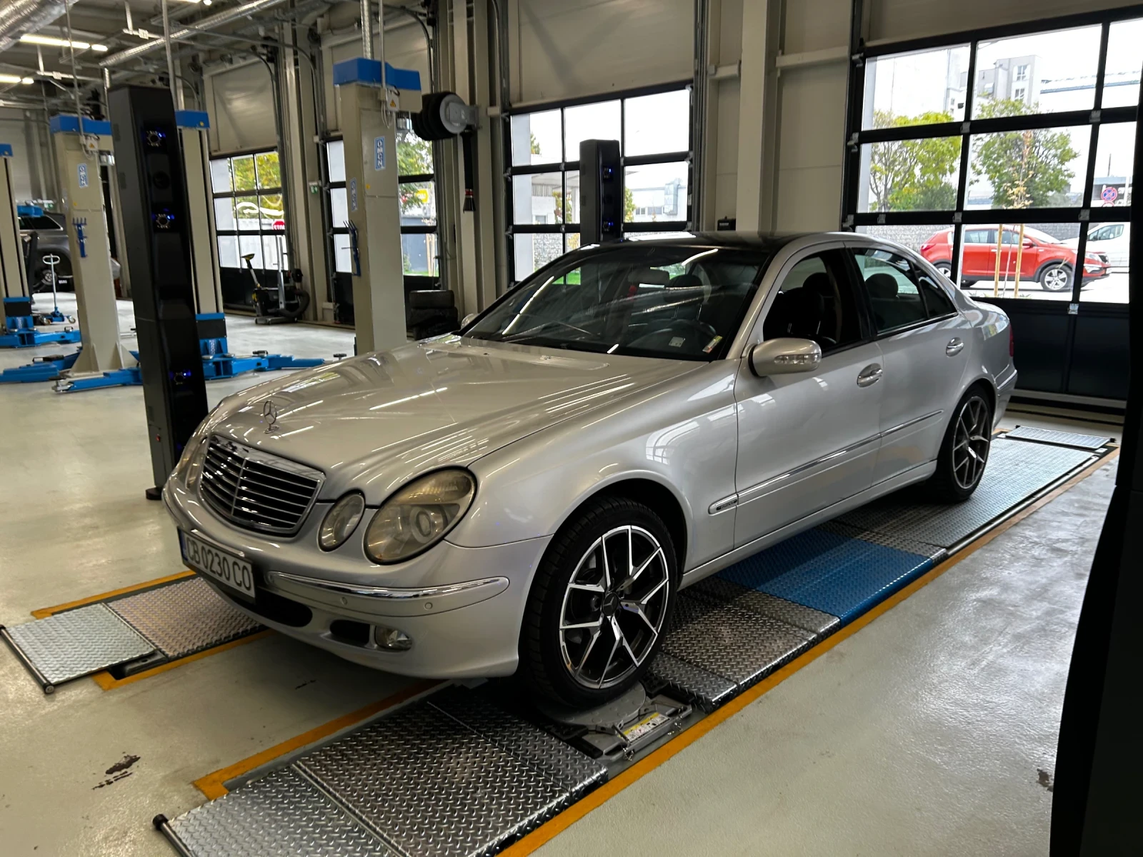 Mercedes-Benz E 240 2.6 газ, снимка 1