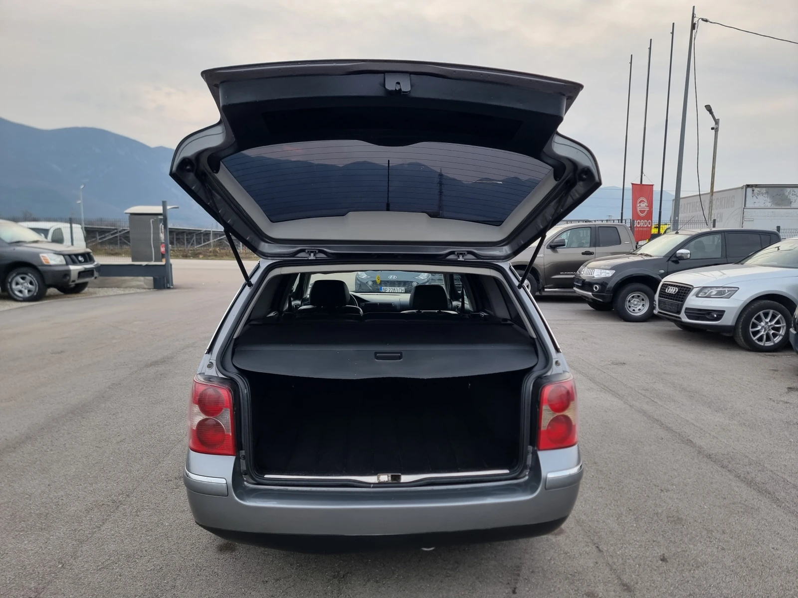 VW Passat 1.9TDI Highline, снимка 13 - Автомобили и джипове - 53721289