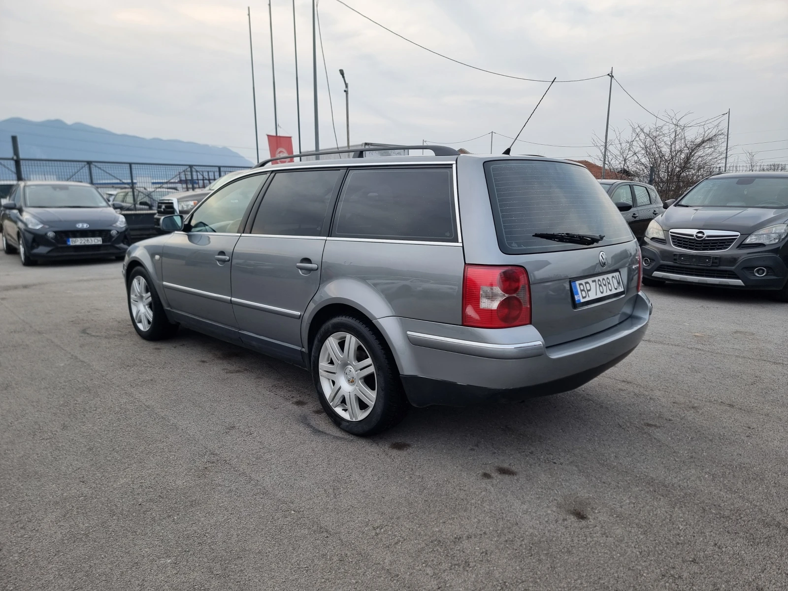 VW Passat 1.9TDI Highline, снимка 4 - Автомобили и джипове - 53721289