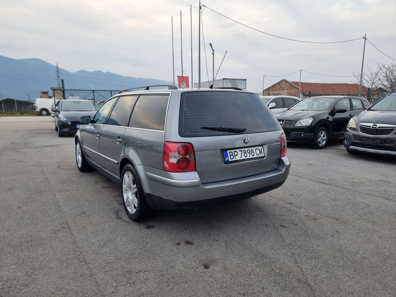 VW Passat 1.9TDI Highline, снимка 5 - Автомобили и джипове - 53721289