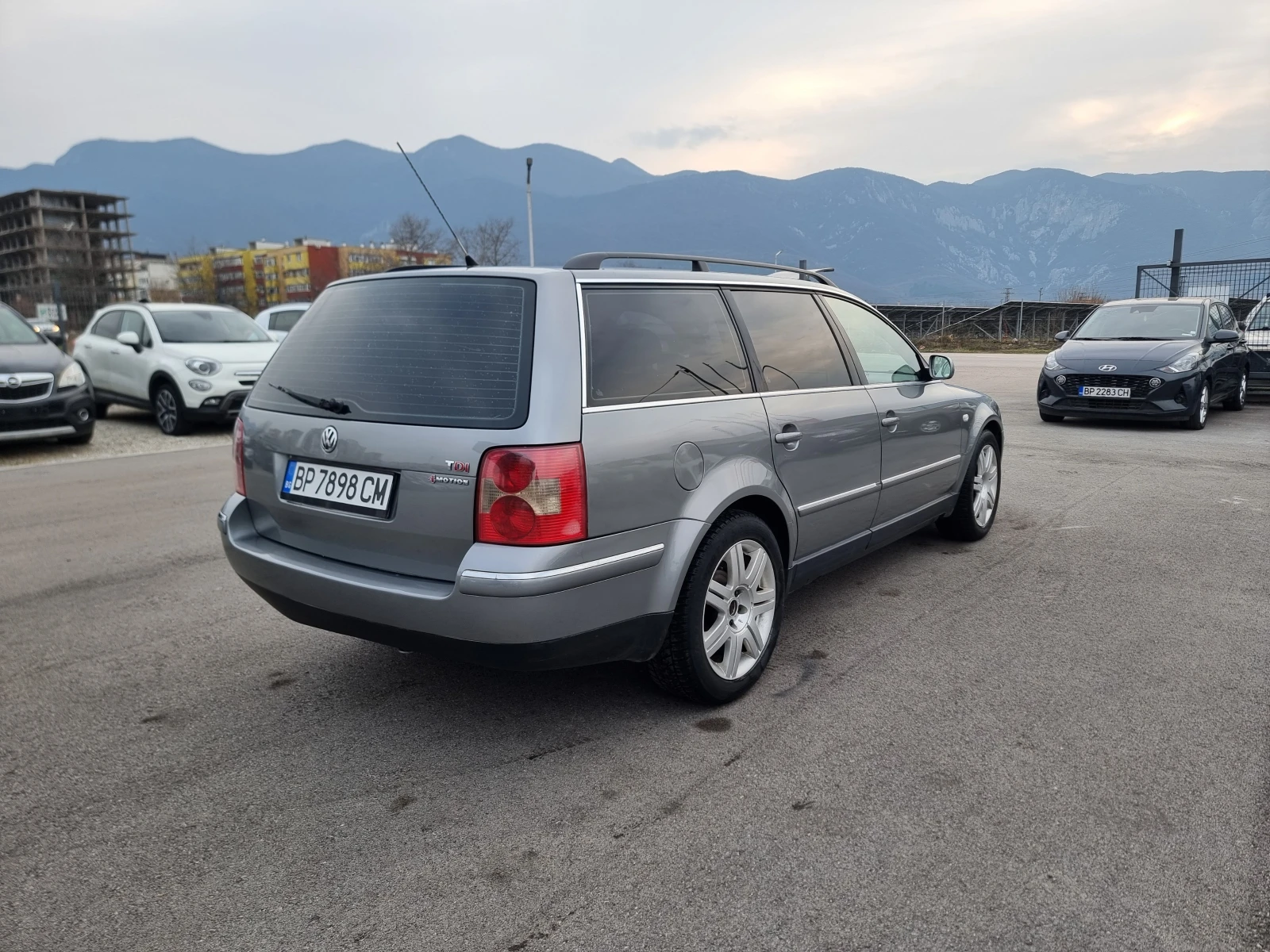 VW Passat 1.9TDI Highline, снимка 7 - Автомобили и джипове - 53721289